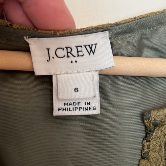 Sleeveless lace overlay top. - Picture 4 of 6